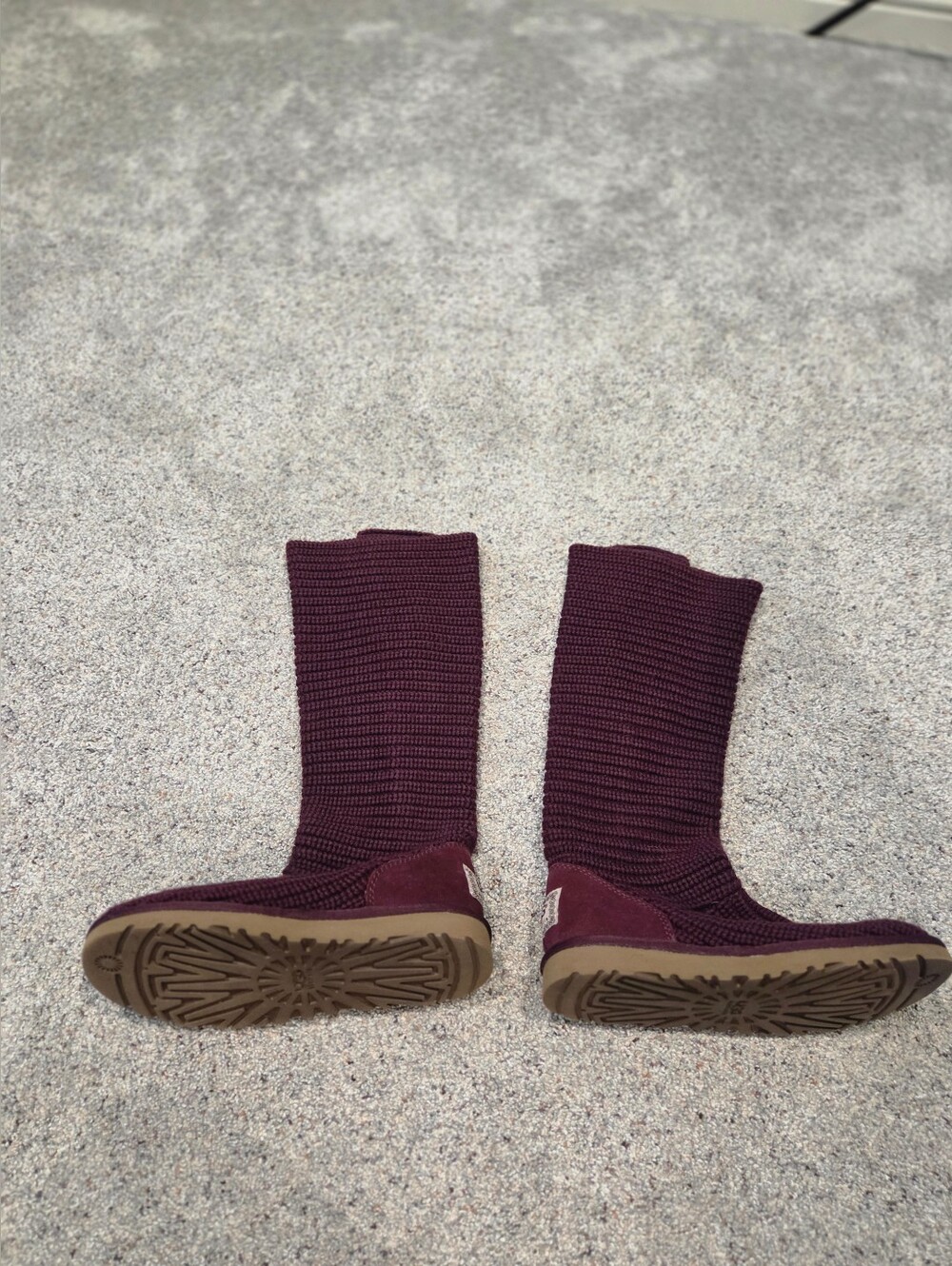 UGG Classic Cardy Knit Boots burgundy Womans Size 6 - Picture 2 of 11